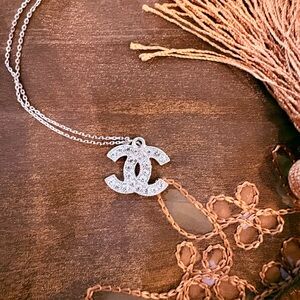 Elegant Silver Pendant Necklace